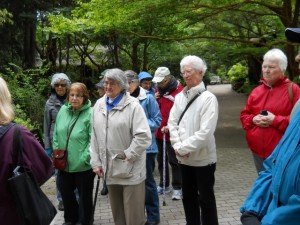 branch_members_garden_tour